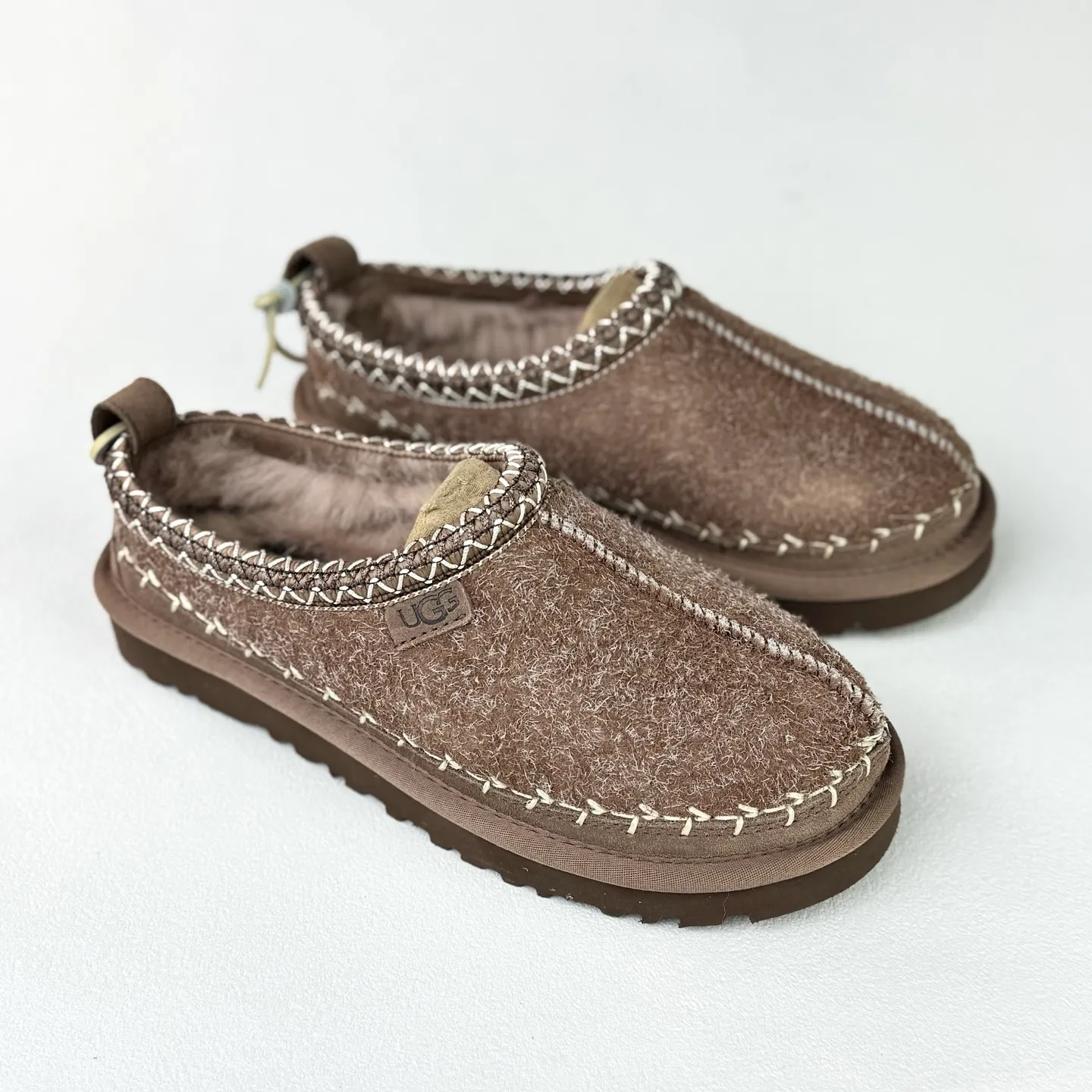 💰520 📦25 New Products for Autumn and Winter | Biarritz · UGG New Products for Autumn and Winter Classic Novelty Series (Biarritz Style) 🔥 I have been recently picked up by this Biarritz model ￼￼[草草R][草草R][草草R] 📦The entire series of Biarritz is now online ❄️There are Tasman slip-ons and ultra-short boots suitable for autumn and winter. ✔️🔘 Tasman Biarritz model Shoe size: 36-40 Color: mustard seed/light oak brown ✔️🔘Classic super short boots Biarritz model shoe size: 36-40 Color: mustard seed/light oak brown 🍁Let’s create our own uniqueness together this autumn and winter ✔️ In the collision of classics and personality 💫 Find your unique relaxed style 😎 This style is very UGG!